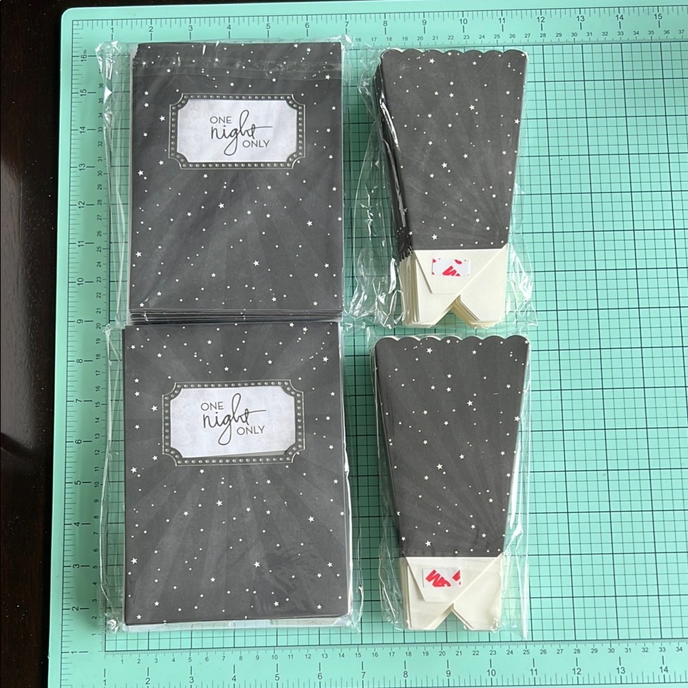 Set of 16 Invitations and Snack packaging
